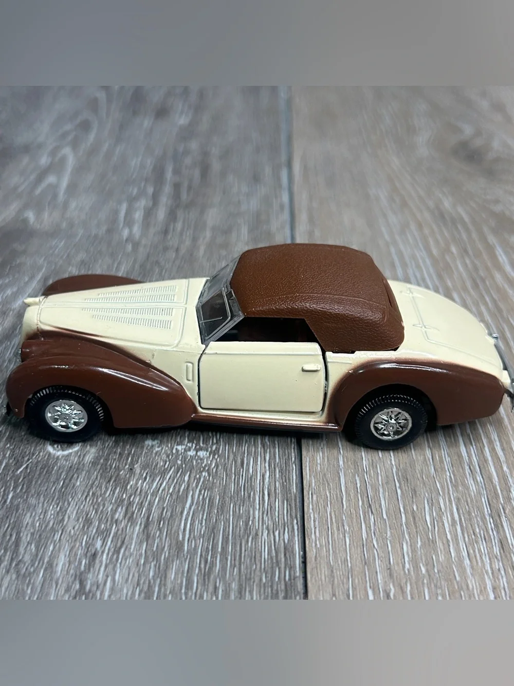 Vintage Classic Diecast Car Two-Tone Cream Brown No. 8803